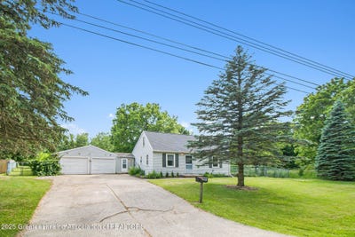 /international/us/2805-del-mar-drive-okemos-mi-110100245664/