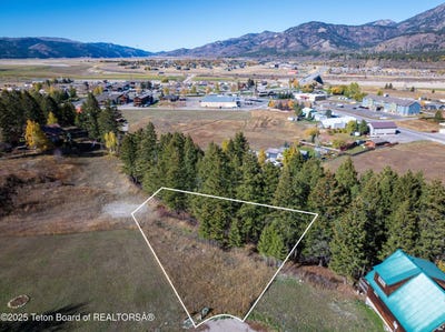 /international/us/682-overlook-circle-alpine-wy-110103148677/