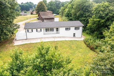 /international/us/3398-shamrock-heights-hudson-nc-110093379441/