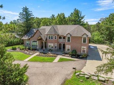 /international/us/41901-8-mile-road-northville-mi-110101319279/?lang=en