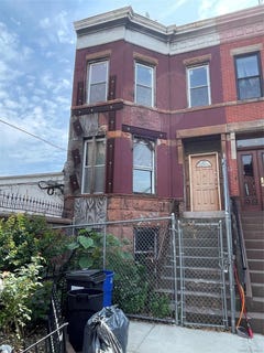 /international/us/18-agate-court-brooklyn-ny-110109116185/