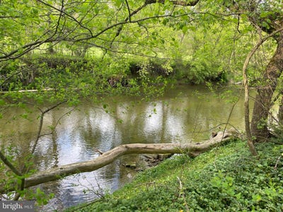 /international/us/river-road-pequea-pa-110107777367/