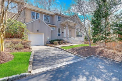 /international/us/26-stone-gate-court-smithtown-ny-110107276856/