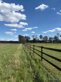 /international/us/17929-locust-hill-road-bowling-green-va-110100995411/?lang=en