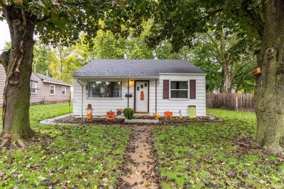 /international/us/304-w-narrow-street-winamac-in-110120108802/