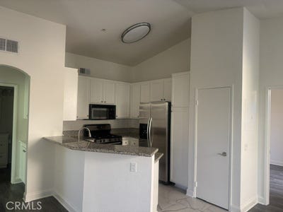 /international/us/19431-rue-de-valore-lake-forest-ca-110119959338/