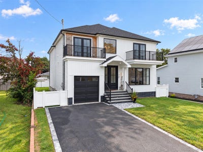 /international/us/759-pecan-street-lindenhurst-ny-110110372424/