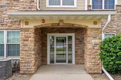 /international/us/1329-se-university-avenue-waukee-ia-110108436940/