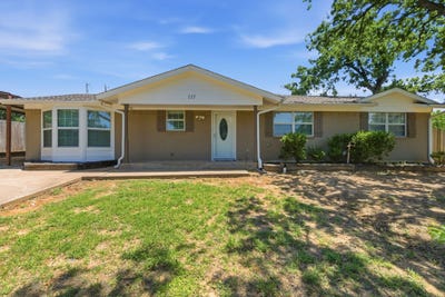 /international/us/117-bryan-street-jacksboro-tx-110107897479/