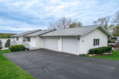 /international/us/860-breckenboro-lake-summerset-il-110099394713/