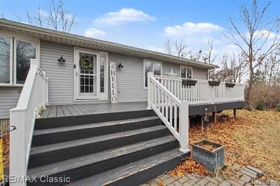 /international/us/9800-moon-road-york-twp-mi-110106207762/