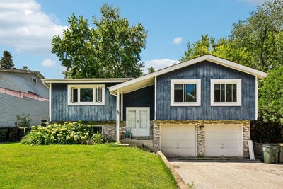 /international/us/6415-wood-drive-oakwood-hills-il-110108911877/