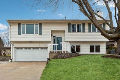 /international/us/2036-north-ridge-dr-coralville-ia-110106563396/