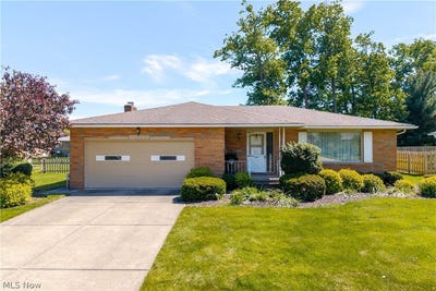 /international/us/13899-chippewa-trail-middleburg-heights-oh-110108578805/