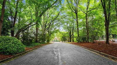 /international/us/10-fountain-manor-drive-greensboro-nc-110101607067/