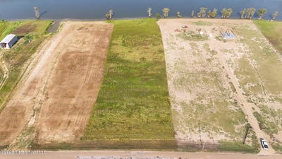 /international/us/deerfield-road-yazoo-city-ms-110108257372/