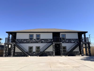 /international/us/2208-s-park-st-pecos-tx-110107651928/