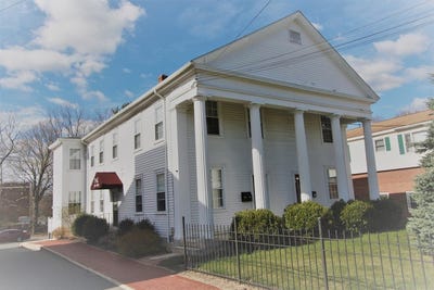 /international/us/122-elm-st-millbury-ma-110107482168/