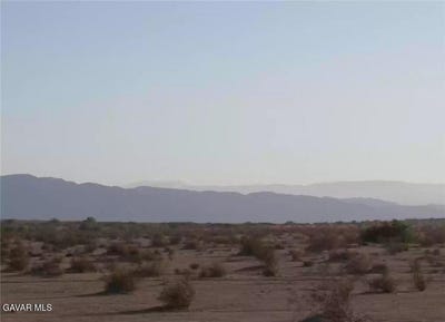 /international/us/002450019000-niland-ca-110106233076/