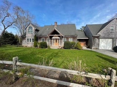 /international/us/68-front-street-oak-bluffs-ma-110108488719/