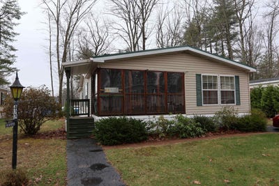 /international/us/422-friar-tuck-drive-exeter-nh-110107614009/