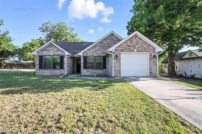 /international/us/703-peach-street-sanger-tx-110101145355/