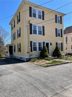 /international/us/12-third-school-street-bristol-ri-110107536266/