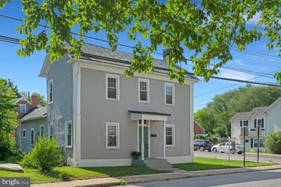 /international/us/203-lee-street-front-royal-va-110108494228/