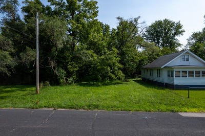 /international/us/512-e-paris-avenue-peoria-il-110093397384/?lang=zh-cn