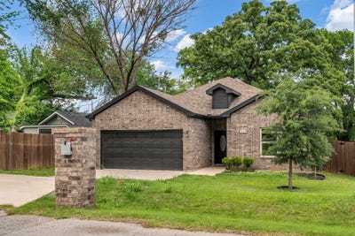 /international/us/2315-w-bond-street-denison-tx-110108097695/