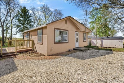 /international/us/212-beachwood-drive-sunrise-beach-mo-110107229559/