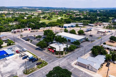 /international/us/1700-water-st-kerrville-tx-110108496618/