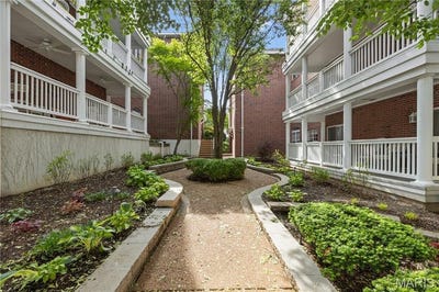 /international/us/505-north-and-south-university-city-mn-110107718284/