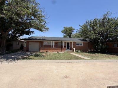 /international/us/407-pine-street-levelland-tx-110108363747/