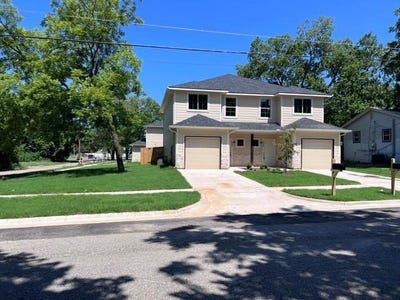 /international/us/318-s-main-street-bonham-tx-110108385004/
