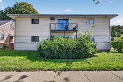 /international/us/1525-e-risser-street-kankakee-il-110120064183/