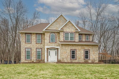 /international/us/2651-jefferson-drive-stevensville-mi-110107195888/