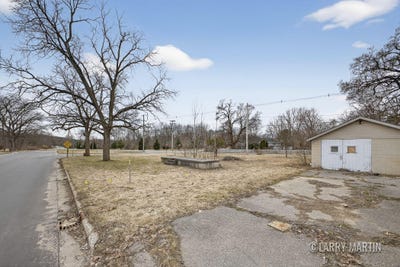 /international/us/222-s-division-street-lowell-mi-110108303632/