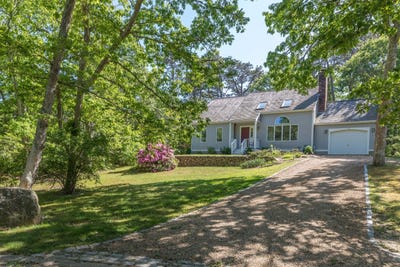 /international/us/16-majors-cove-lane-edgartown-ma-110098785353/