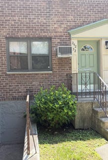 /international/us/242-52-horace-harding-expressway-douglaston-ny-110101210919/
