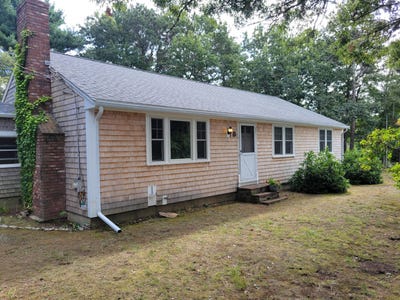 /international/us/8-westbury-way-cotuit-ma-110110323592/