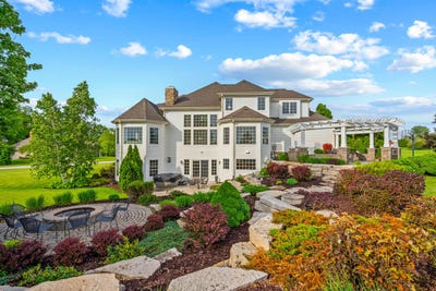 /international/us/w272n6255-maple-st-sussex-wi-110099962318/