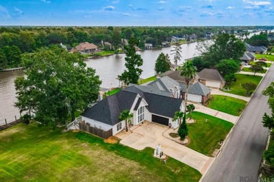 /international/us/11964-river-highlands-st-amant-la-110105854074/