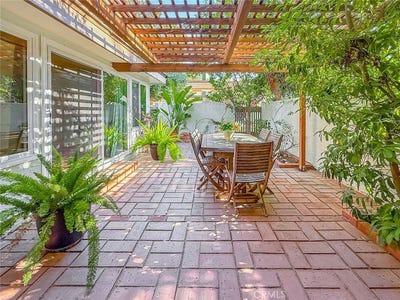 /international/us/10439-larwin-avenue-chatsworth-ca-110108238559/