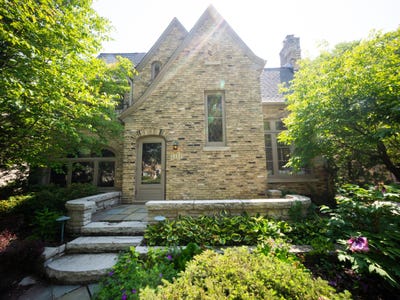 /international/us/2544-n-91st-st-wauwatosa-wi-110100220098/?lang=en