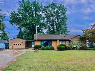 /international/us/2350-e-sand-road-port-clinton-oh-110094403446/