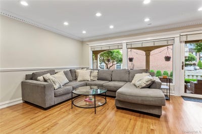 /international/us/1229-estates-lane-bayside-ny-110106240477/