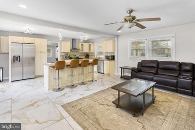 /international/us/10-thornhill-court-willingboro-nj-110107227237/