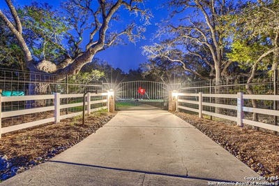 /international/us/409-sandy-oaks-boerne-tx-110098272095/