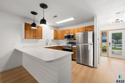 /international/us/1909-s-sertoma-ave-sioux-falls-sd-110120510909/